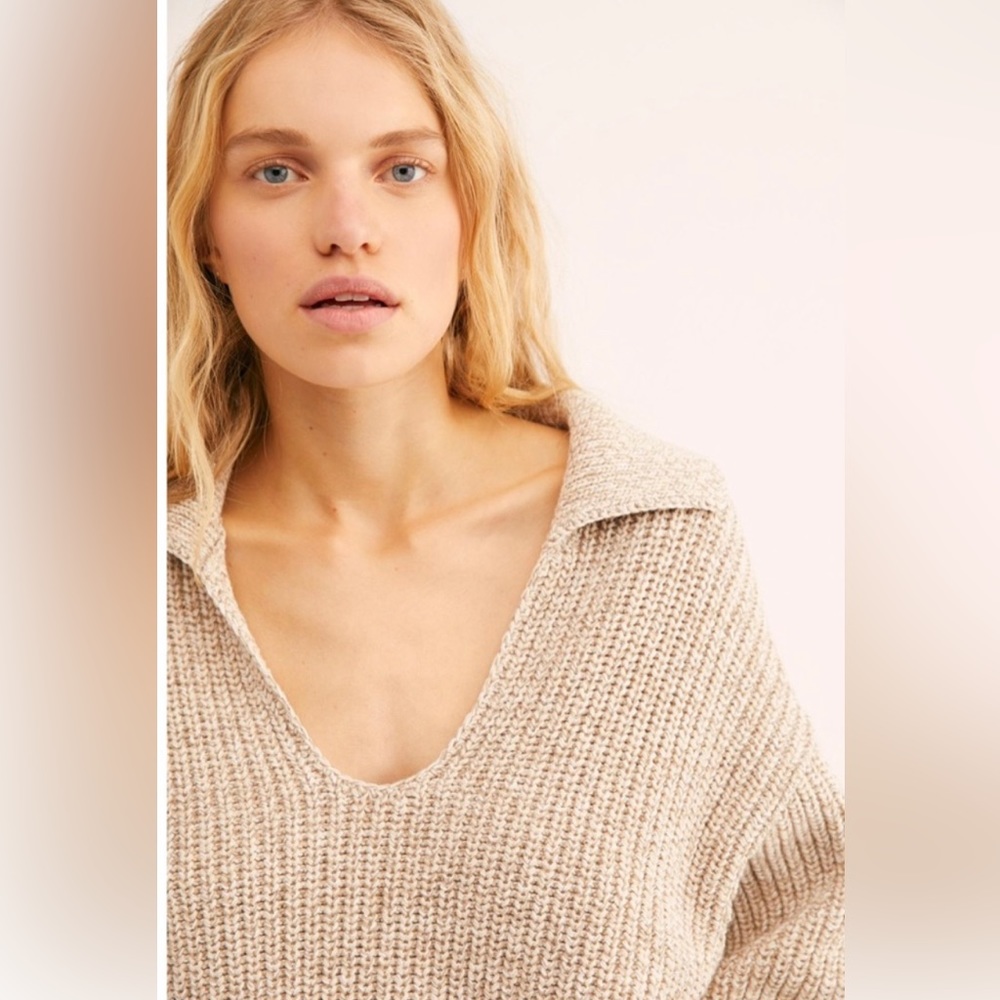 “Free people” XS low v-neck sweater light brown/ cream color.